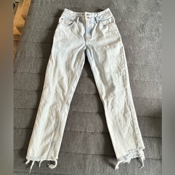 Abercrombie Light Wash  Mom Jeans - Picture 2 of 5